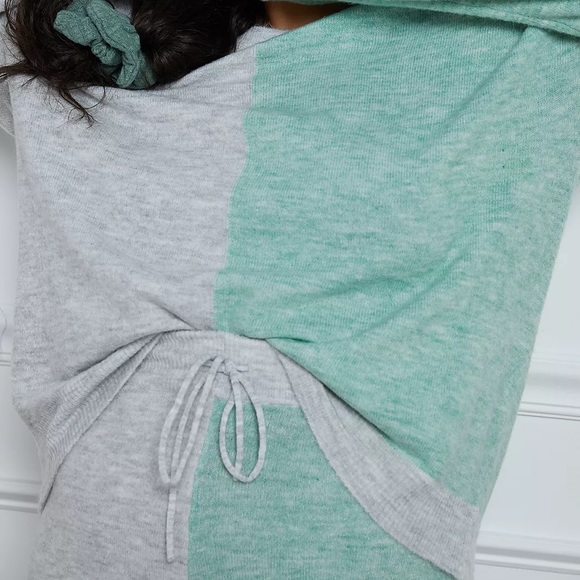 Cozy ANTHRO Lounge Set - Picture 8 of 8